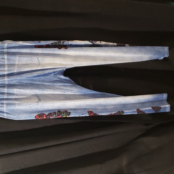 Rose Gal Faux Denim Butterfly Print High Waisted Capri Leggings (USED) - Picture 2 of 3